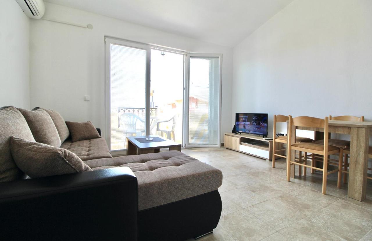 Apartments Cejovic بار المظهر الخارجي الصورة