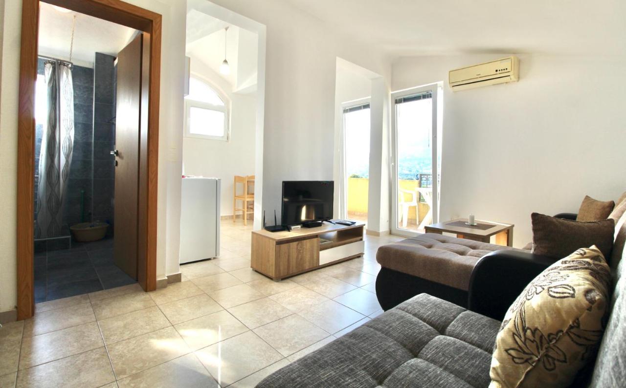 Apartments Cejovic بار المظهر الخارجي الصورة