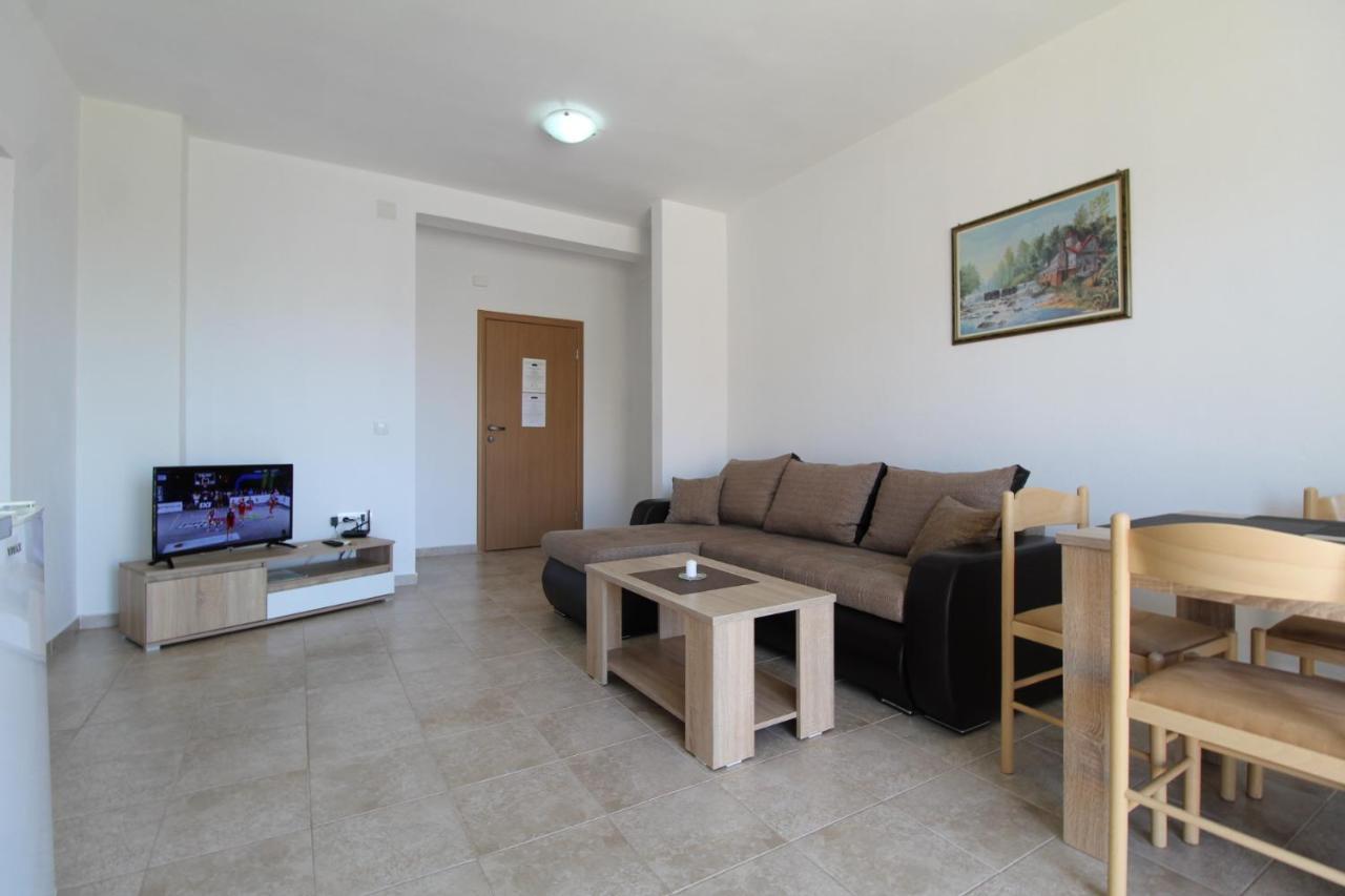 Apartments Cejovic بار المظهر الخارجي الصورة