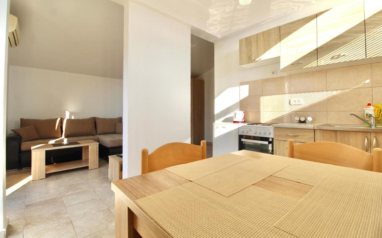 Apartments Cejovic بار المظهر الخارجي الصورة