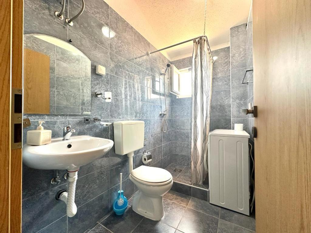 Apartments Cejovic بار الغرفة الصورة